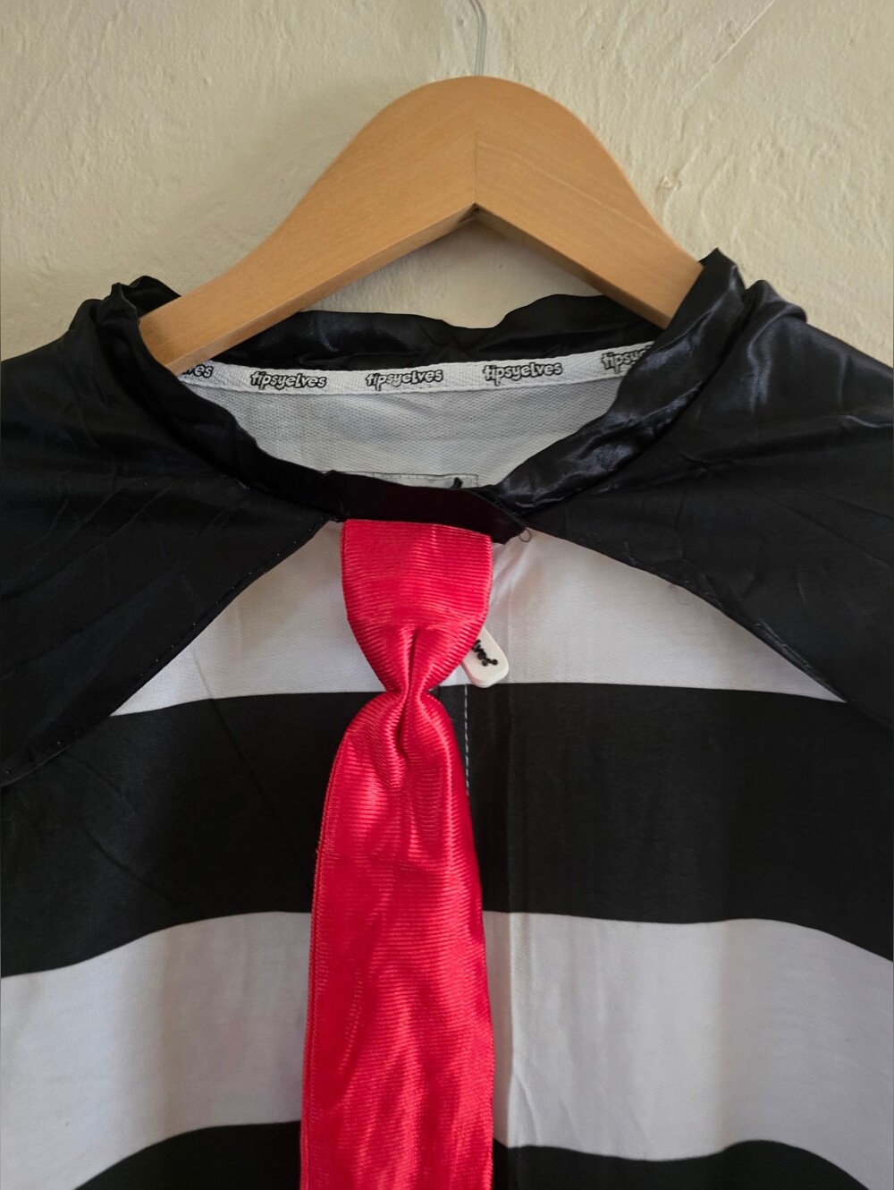 NWT, Tipsy Elves, Unisex Hamburger Thief Costume, Size Small, MSRP $79.95 - Picture 9 of 16